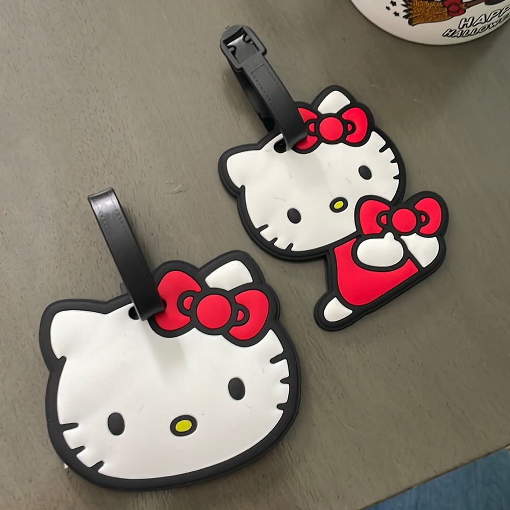 Hello kitty (2) luggage tags